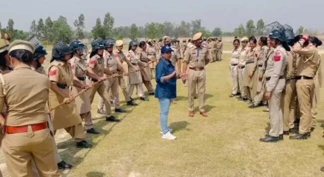 On the occasion of Mother's Day, the district police conducted a drill for women police personnel