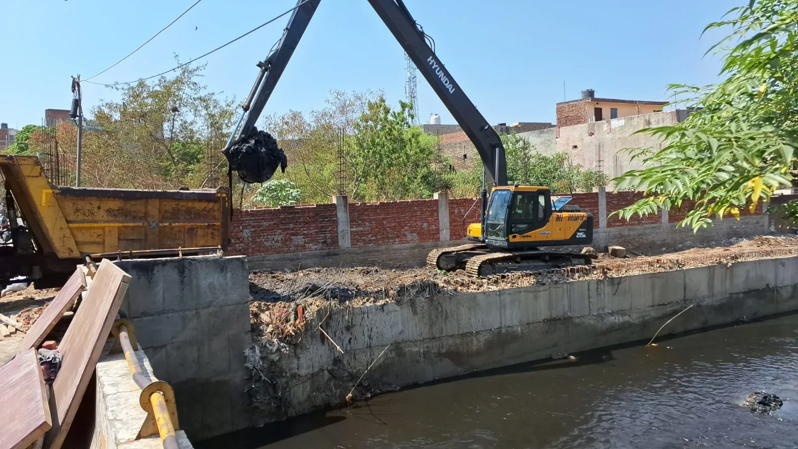 Cleaning and desilting of Buddha Nullah is on war-footing